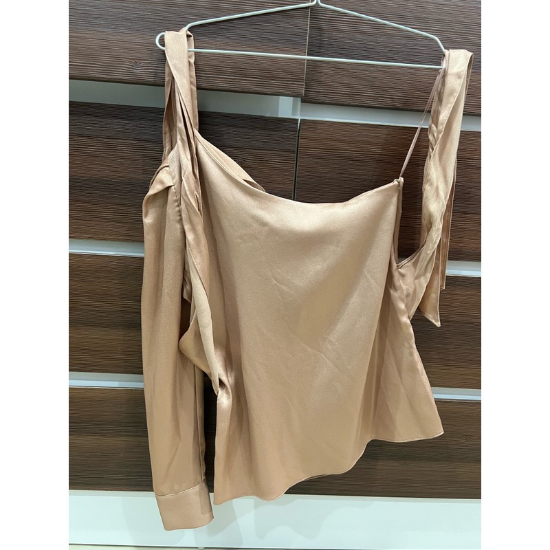 Áo kiểu River Island (Anh) size UK8 = size S màu vàng gold smart, còn mới nguyên mác 141643