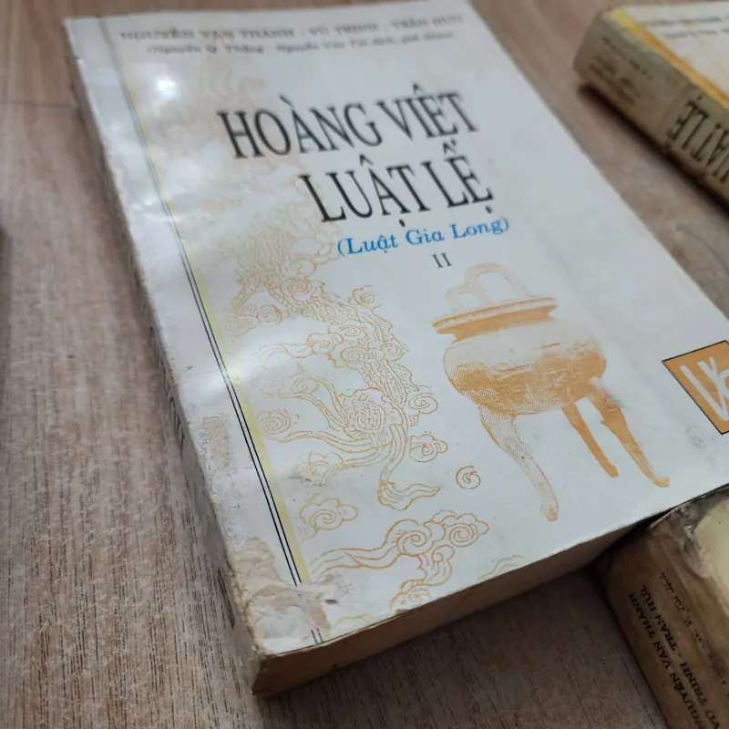 Hoàng việt luật lệ | nguyễn văn thành. Vũ trinh. Trần hựu | 1994 1012803
