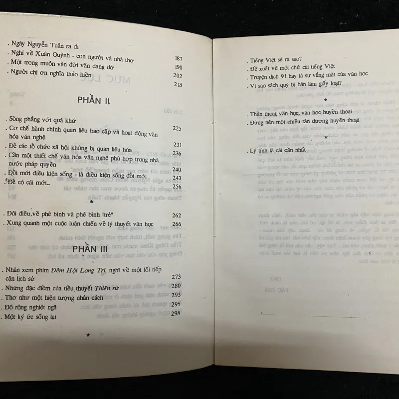 Sống với văn học cùng thời- Lại Nguyên Ân 1003332