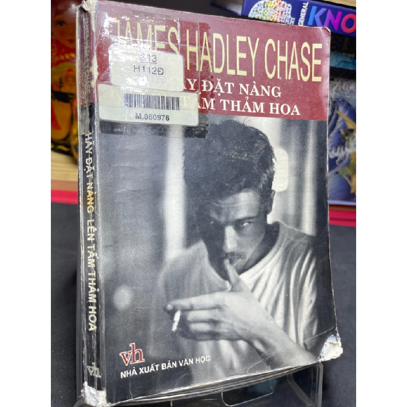 Hãy đặt nàng lên tấm thảm hoa 2001 mới 60% ố bẩn James Hadley Chase HPB0906 SÁCH VĂN HỌC 159523