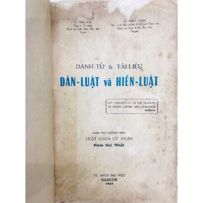 Danh từ và tài liệu dân luật và hiến luật - Vũ Văn Mẫu & Lê Đình Chân ( Bản đóng bìa cứng còn bìa gốc ) 126162