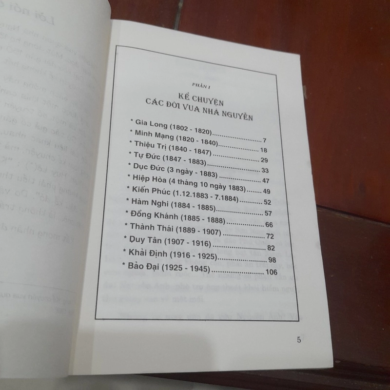 Nguyễn Viết Kế - KỂ CHUYỆN CÁC ĐỜI VUA NHÀ NGUYỄN 518875