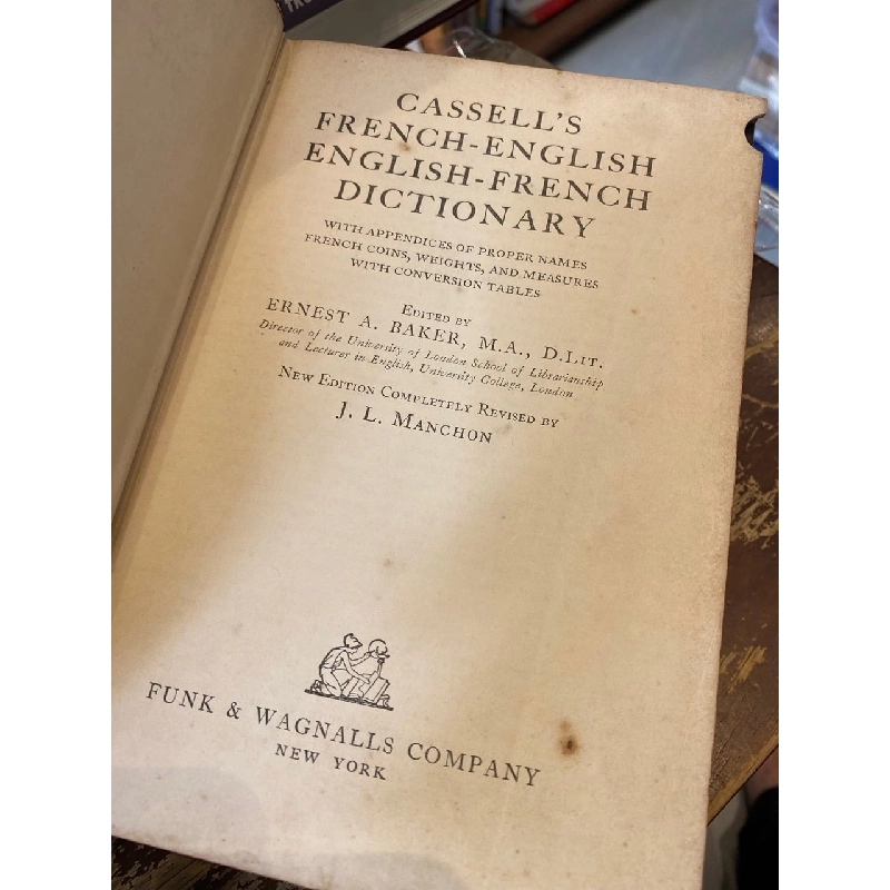 Cassell's New French Dictionary: Incorporating Canadian Usage 451993