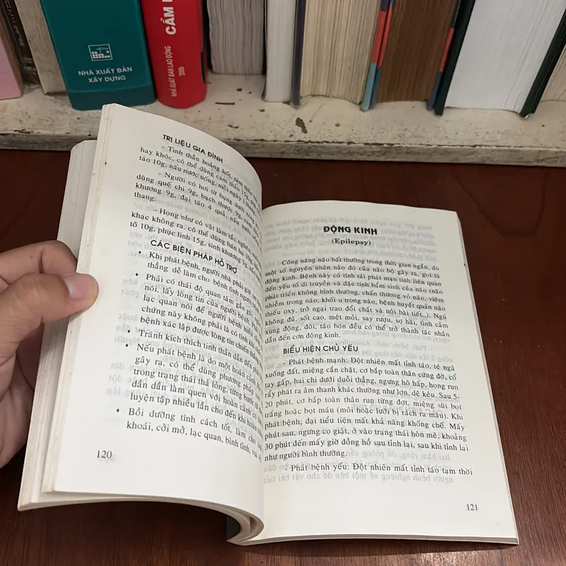 II Bệnh Học: Nhận Biết Điều Trị Phòng Ngừa 100 Bệnh Thường Gặp - Hoàng Dân Kiệt - 2002 631220