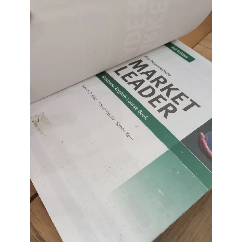 MARKET LEADER : Business English Course Book (Pre-intermediate) - David Cotton, David Falvey, Simon Kent 160782