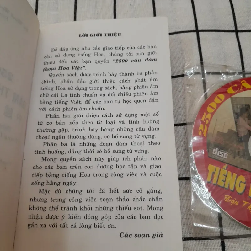 2.500 câu đàm thoại HOA VIỆT. BS Hà Minh Học. Nxb Thống kê 2005 976847
