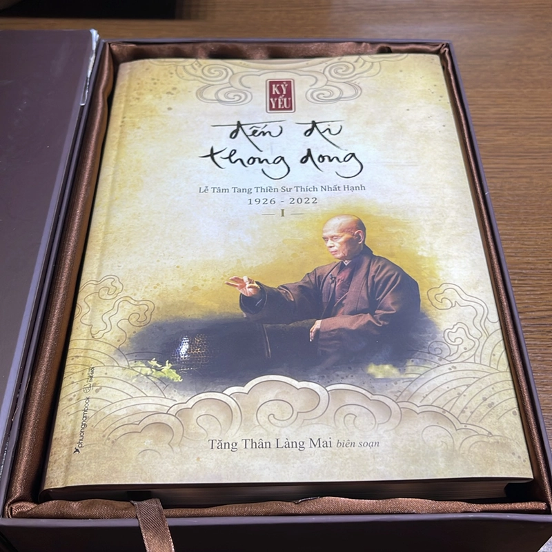 Boxset Kỷ yếu Đến đi thong dong Lễ Tâm tang Thiền sư Thích Nhất Hạnh 473048