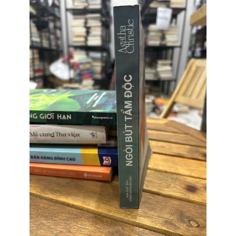 Ngòi bút tẩm độc -Agatha Christe 746608