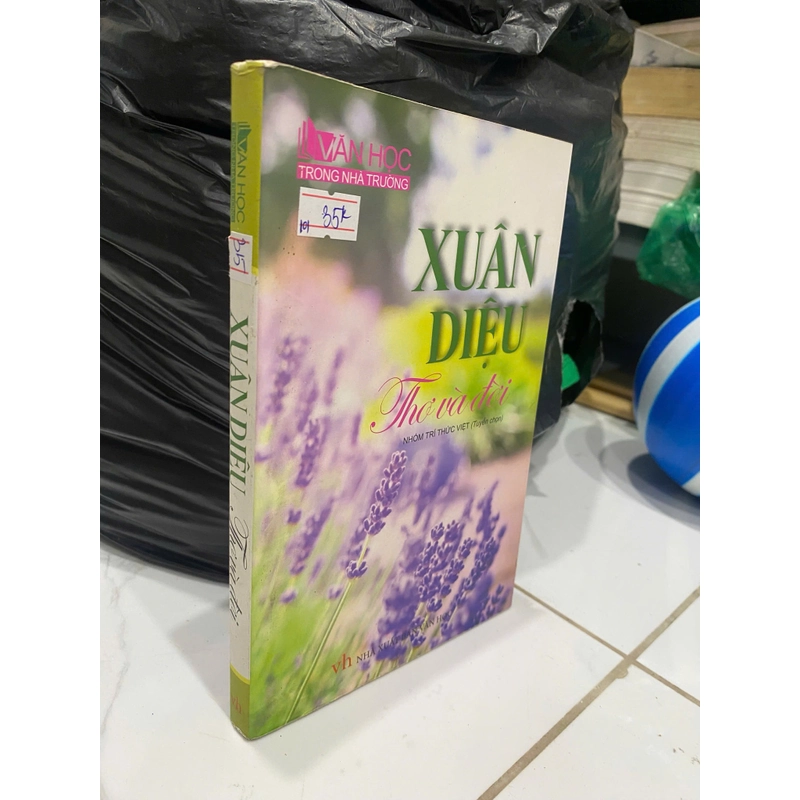 Sách  Xuân Diệu thơ và đời 550676