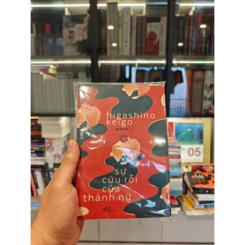 Sự cứu rỗi của thánh nữ - Higashino Keigo 707428