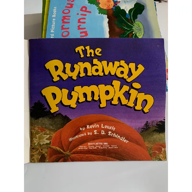 The Runaway Pumpkin – Kevin Lewis 561111