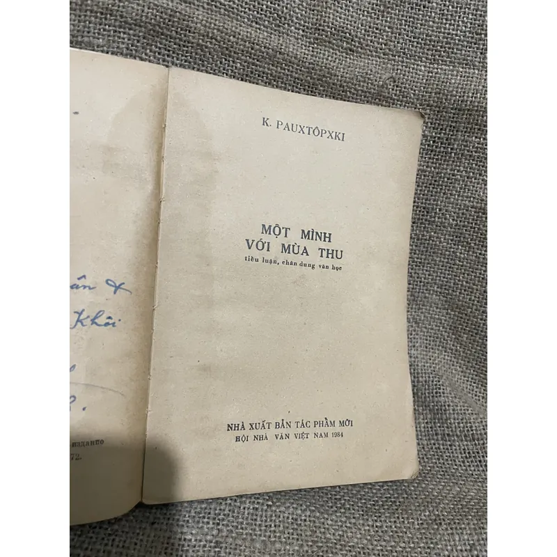 Bình minh mưa, Bông Hồng vàng , một mình với mùa thu (tiểu luận, chân dung) - Paustovsky 719411