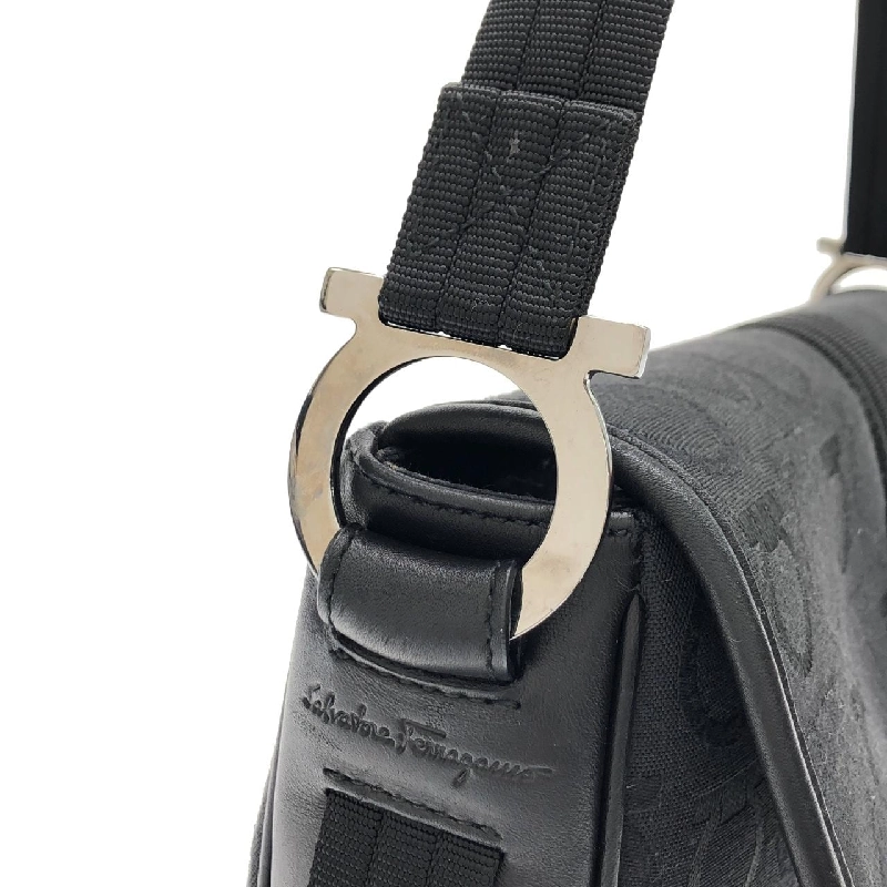 Túi xách vai Salvatore Ferragamo 21 5380 - Hàng hiệu Chính hãng 801862