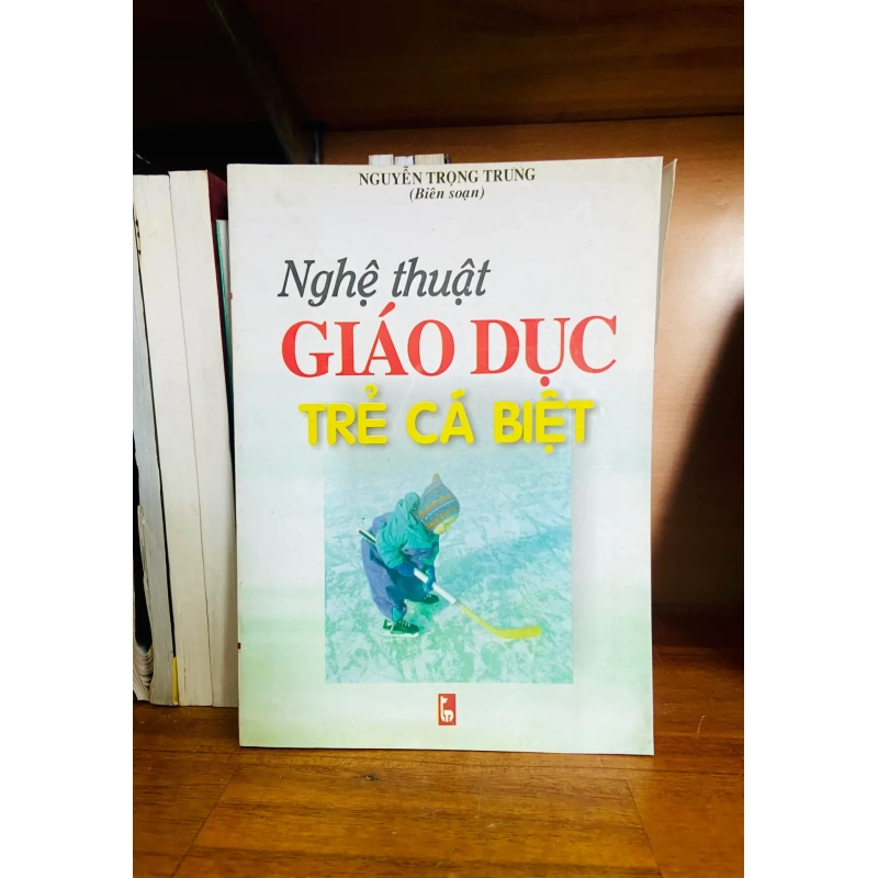 (Sách cũ SCGR) Nghệ thuật giáo dục Trẻ cá biệt - Mẹ và Bé VAVOB1T2-28 Blogmeo090426 1015392
