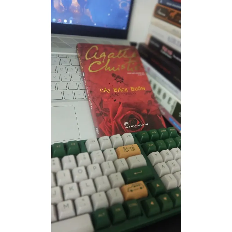 Cây Bách Buồn ( Agatha Christie ) 1031443