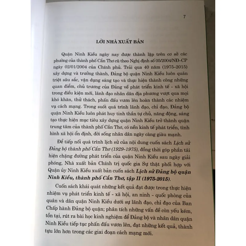 Lịch sử Đảng bộ quận Ninh Kiều Thành phố Cần Thơ tập II 1975-2015 712380