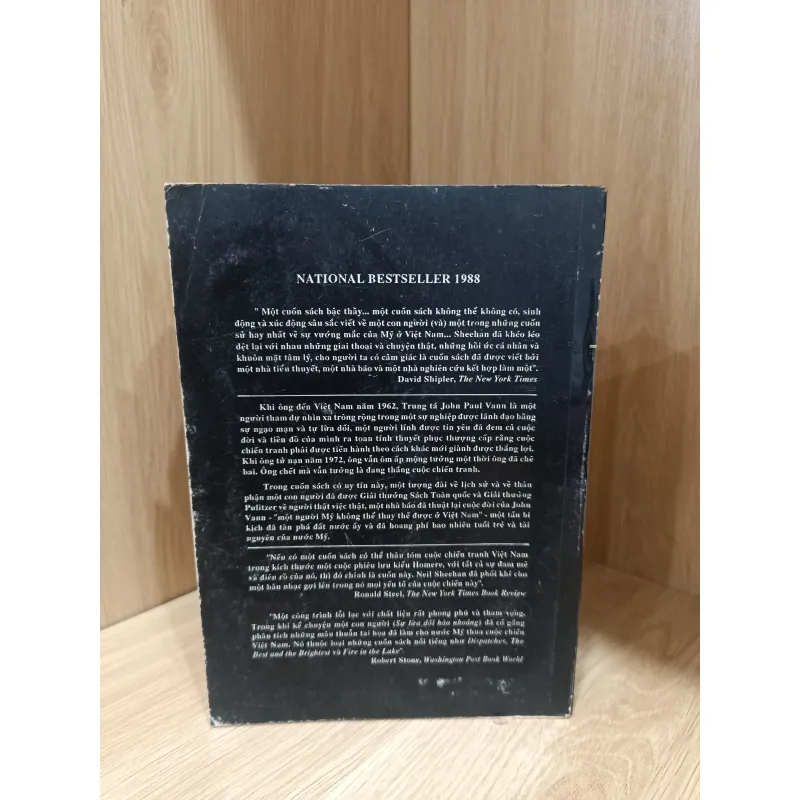 Sự lừa dối hào nhoáng  1019013