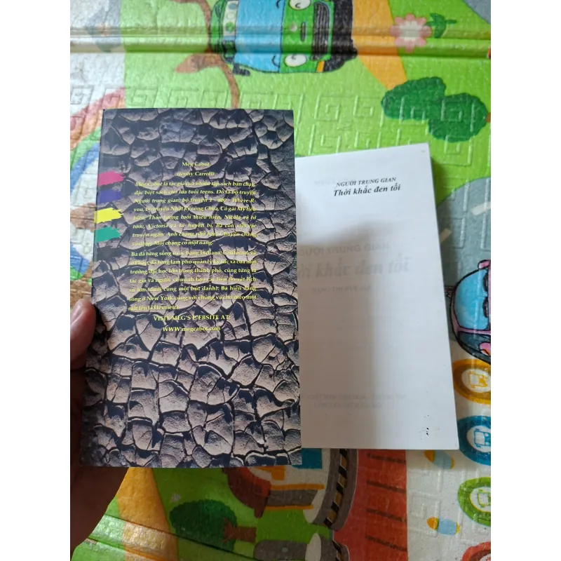 Người Trung Gian - Thời Khắc Đen Tối 932223