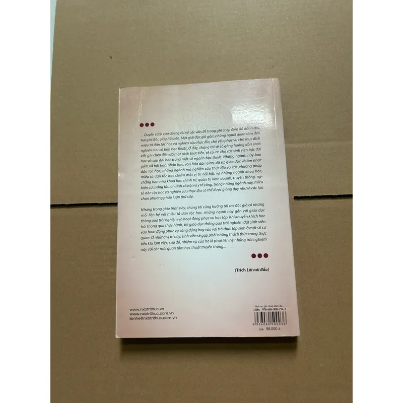 Viết các ghi chép điền dã dân tộc học 622410