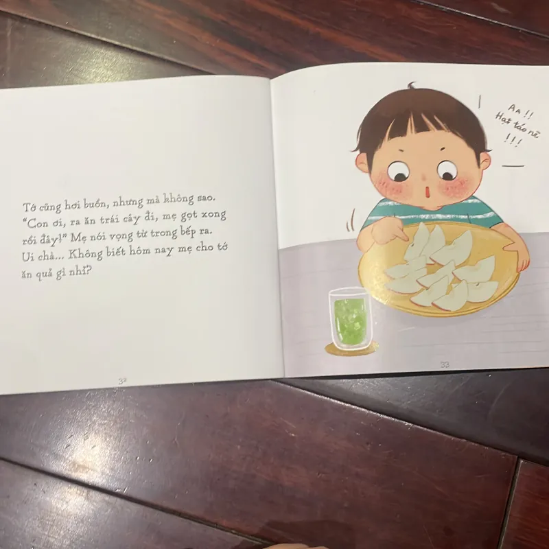 THUÝ AN : - Lỡ nuốt phải hạt dưa mất rồi  1028169