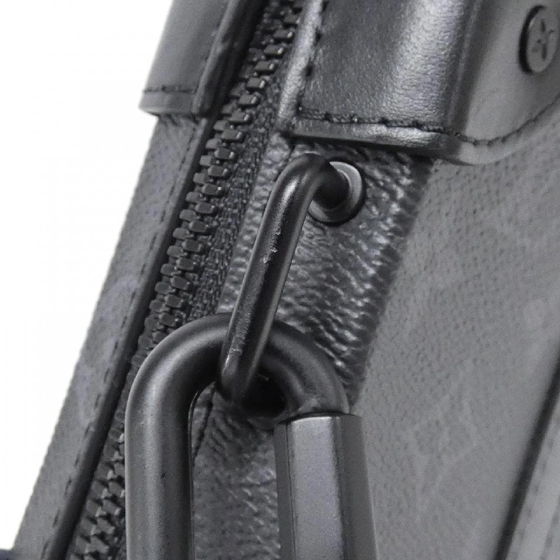 Ví đeo chéo Louis Vuitton Monogram Eclipse Soft Trunk M69838 610509