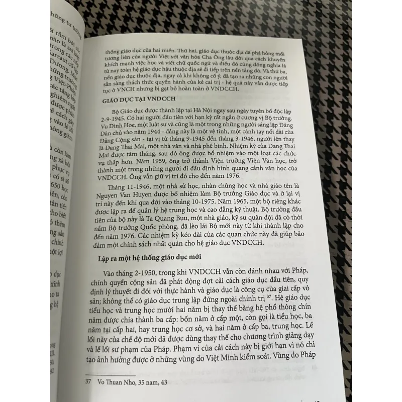 Việt Nam nước chia 2 đàng: chiến tranh và sự định hình giới trẻ 2 miền (Olga Dror)sách gốc 936739