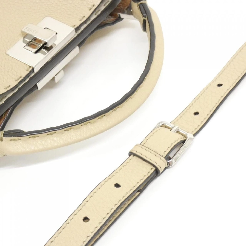 Túi Fendi SELERRIA Peekaboo Essentials 8BN302 A7TV 619582