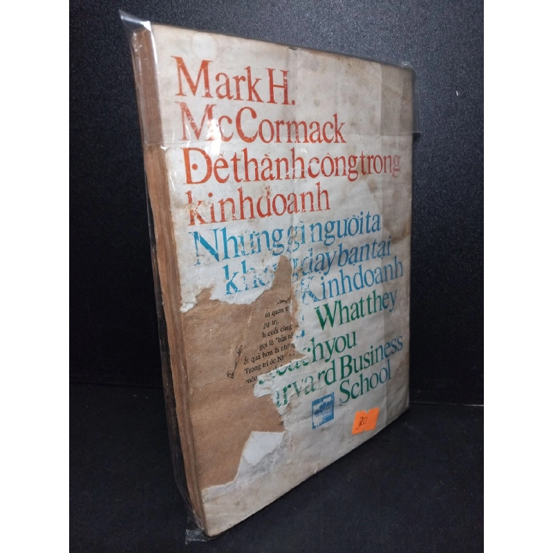Để thành công trong kinh doanh mới 60% bẩn bìa, ố vàng, tróc gáy, rách bìa, rách trang 1988 Mark H.McCormack HCM2603 MARKETING KINH DOANH 918887