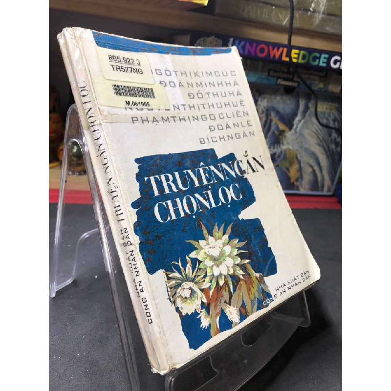 Truyện ngắn chọn lọc mới 70% ố bong gáy có dấu mộc và viết nhẹ trang đầu 2001 Nhiều tác giả HPB0906 SÁCH VĂN HỌC 164341