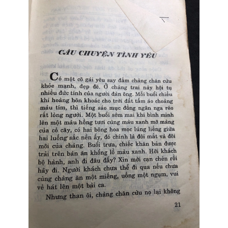 Người đàn bà sinh ra trong bóng đêm 1995 mới 60% ố bẩn Y Ban HPB0906 SÁCH VĂN HỌC 915125