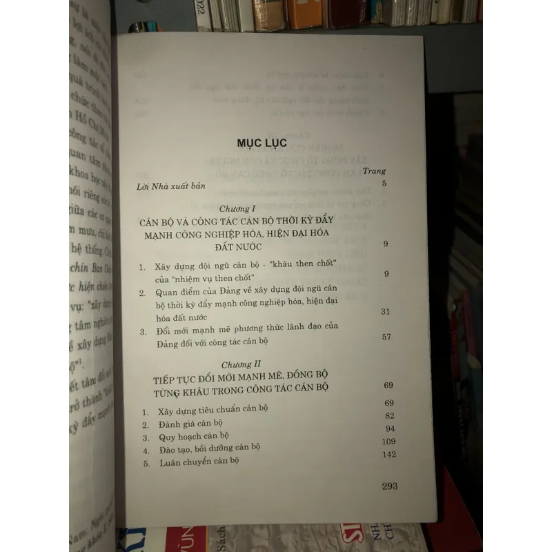 Tiếp tục đổi mới đồng bộ công tác cán bộ thời kỳ đẩy mạnh công nghiệp hoá hiện đại hoá 601375