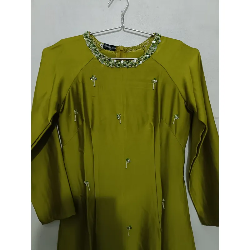 Áo dài xanh vỏ đậu đính kết chất ruby kèm quần trắng 991225