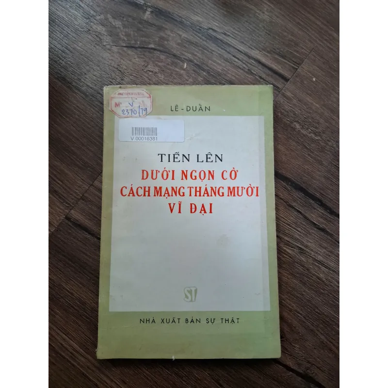 Tiến lên dưới ngọn cờ Cách mạng Tháng Mười vĩ đại - Lê Duẩn 716214