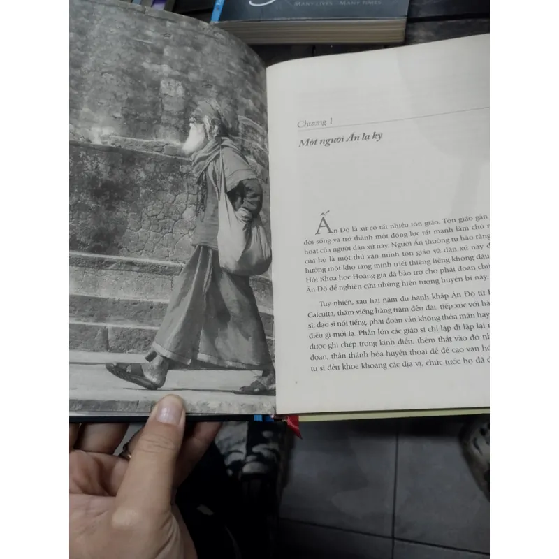 Hành trình về Phương Đông" (tên tiếng Anh: Journey to the East). 

BÌA CỨNG 703722