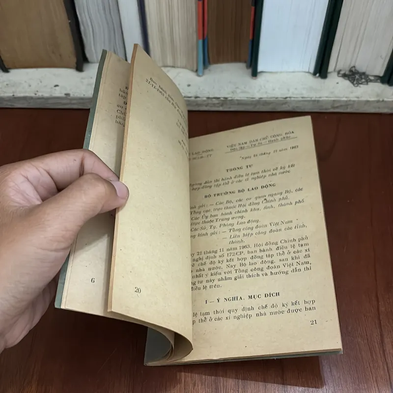 II Sách Xưa: Chế Độ Ký Hợp Đồng Tập Thể Ở Các Xí Nghiệp, Cơ Quan Nhà Nước - 1977 591390