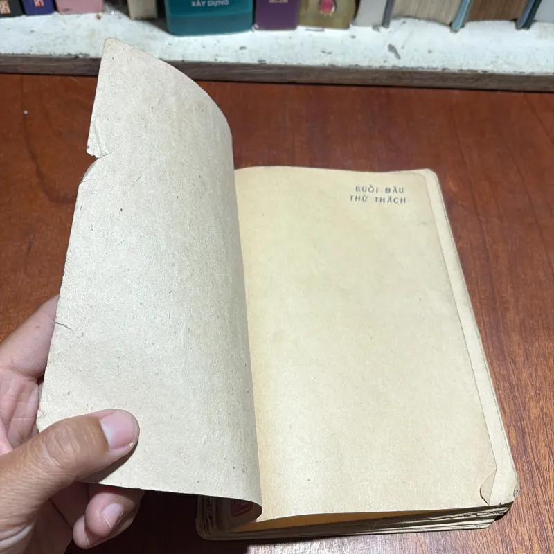 [Sách 8x] - II Sưu Tầm: Buổi Đầu Thử Thách - Đào Phương - 1983 934722