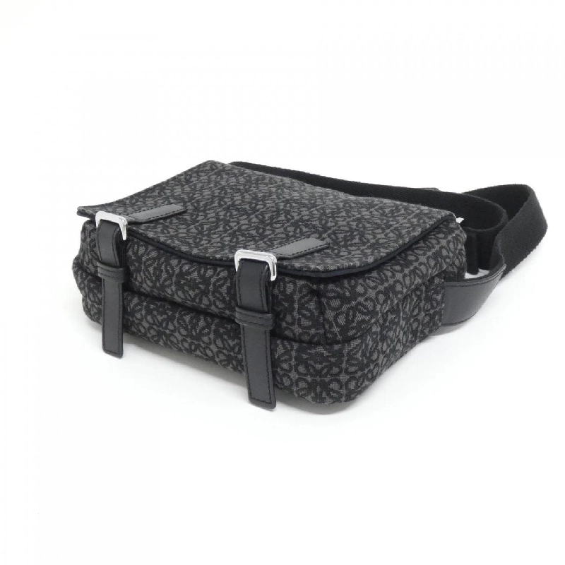 Túi đeo chéo quân đội Loewe XS B553A72X20 612571