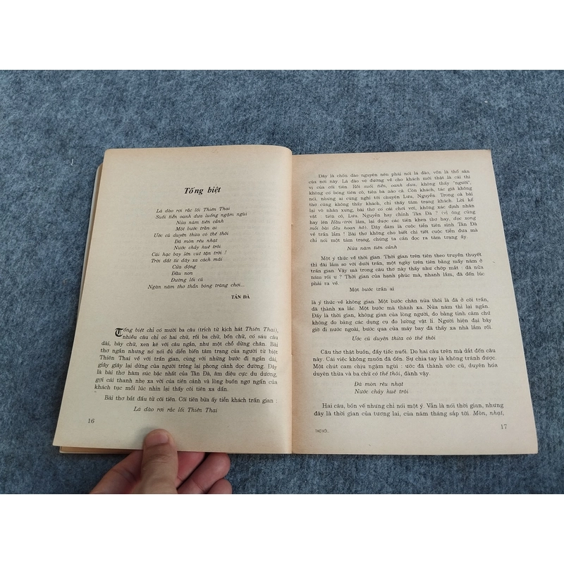 THƠ VỚI LỜI BÌNH - VŨ QUẦN PHƯƠNG 551785