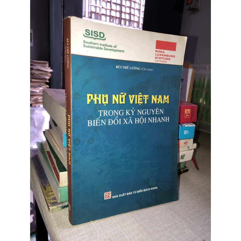 Phụ nữ Việt Nam trong kỷ nguyên biến đổi xã hội nhanh 698698