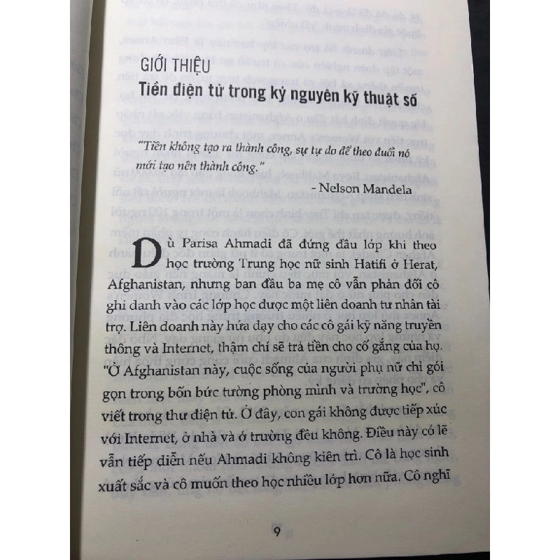 The Age of Cryptocurrency - Kỷ nguyên tiền điện tử 2018 mới 85% bẩn nhẹ Paul Vigna và Michael J.Casey HPB0308 KINH TẾ - TÀI CHÍNH - CHỨNG KHOÁN 458556