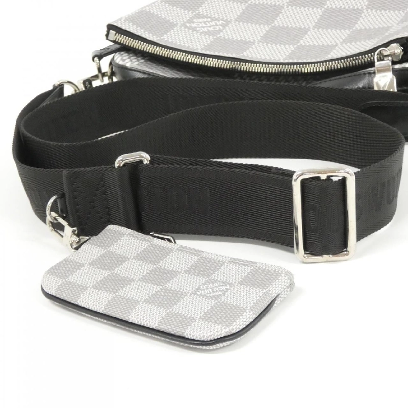Túi đeo chéo Louis Vuitton Damier Graphite 3D Trio Messenger N50027 610376