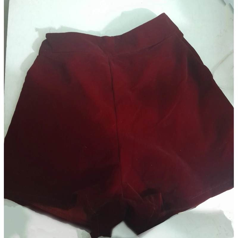 MỚI 99% Bộ 2 món: áo trễ vai dài tay + quần short 498248