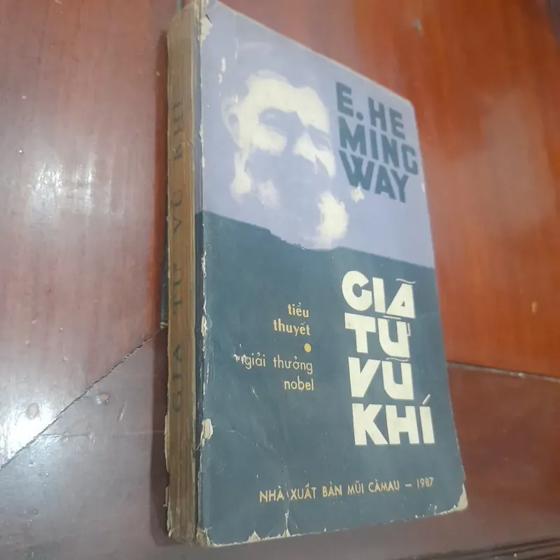 E. Hemingway - GIÃ TỪ VŨ KHÍ 570156