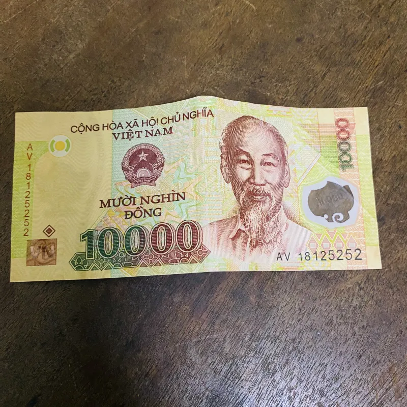 1 tờ tiền 20.000 VND và 1 tờ tiền 10.000 VND (seri phong thuỷ)  756032