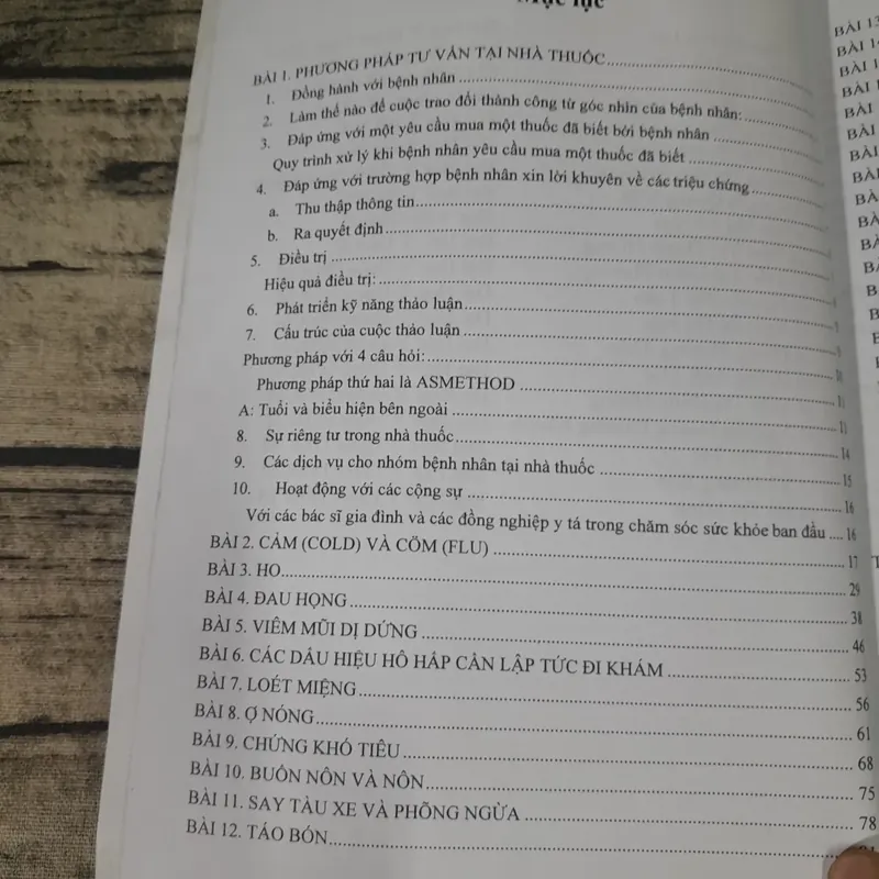 Các triệu chứng ở nhà thuốc. Hướng dẫn xử lý. Ấn bản tiếng Việt. Alison Blenkknsopp 602657