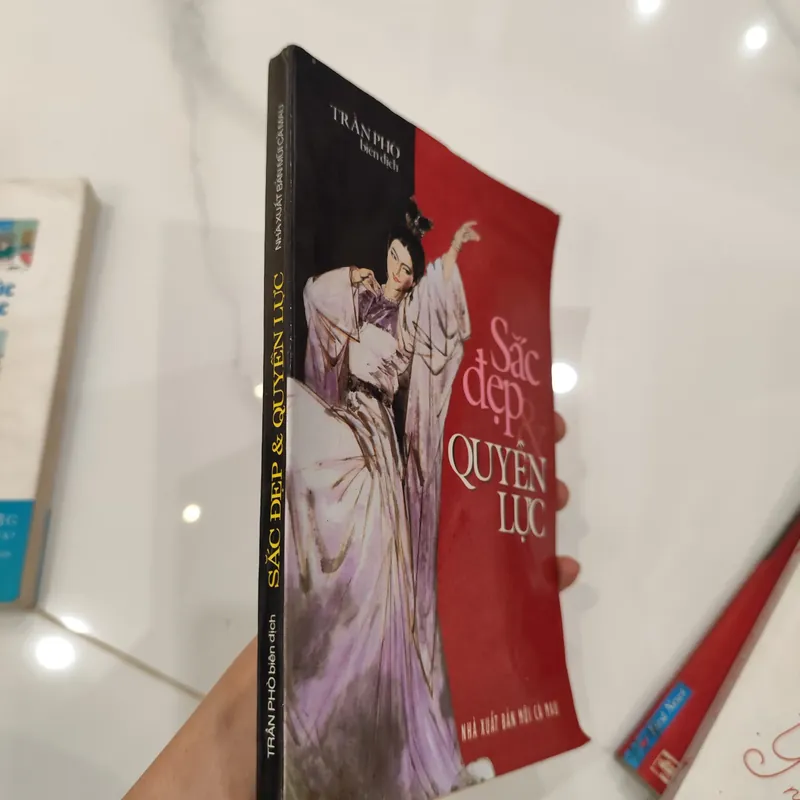 Sắc đẹp và quyền lực 570074