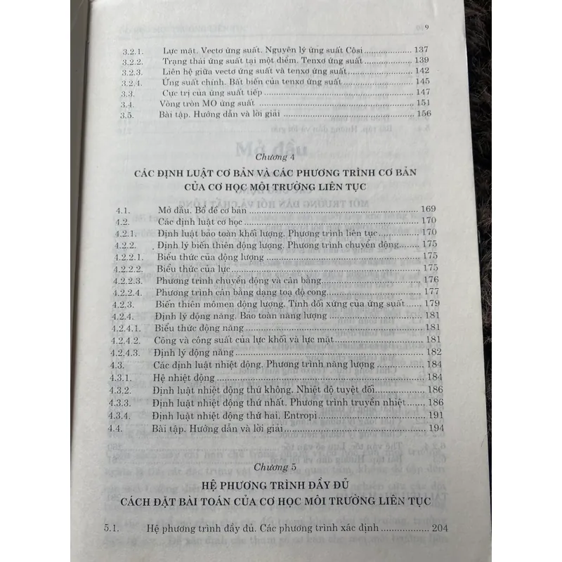 Cơ học trong môi trường liên tục (Phan Nguyên Di) 689009