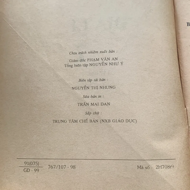 Địa lí 7, tập 2, in năm 1999 714019