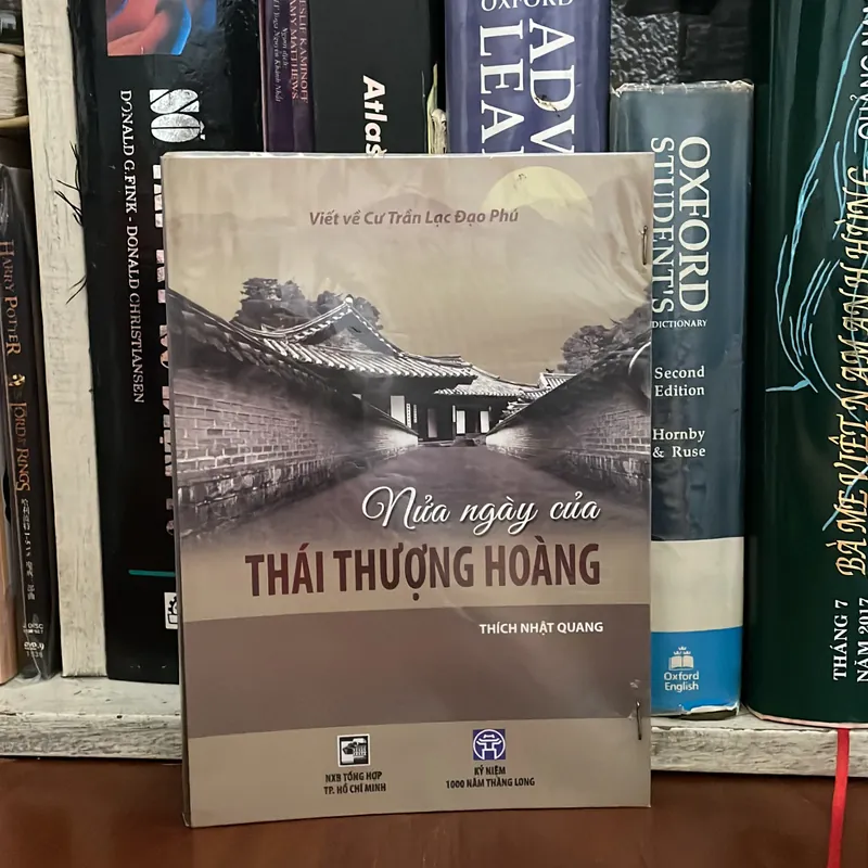 II Tựa sách: Nửa Ngày Của Thái Thượng Hoàng - Thích Nhật Quang - 2010 562187