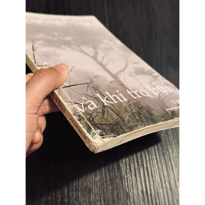 Và khi tro bụi (sách ko đẹp, đọc mô tả) 538114